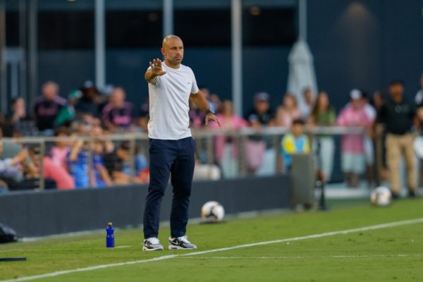 宏源证券 马斯切拉诺：布斯克茨是历史最佳中场之一 梅西让点展现团队精神