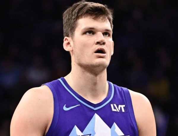 融期策略 彻底谈崩！国手中锋还剩一年合同，湖人机会来了！